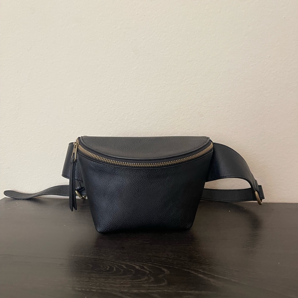 Black Fanny Pack/Crossbody Bag